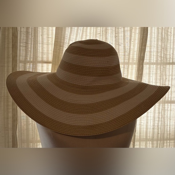 Shade & Shore Accessories - Shade & Shore Wide Brim Sun Hat in Tan and Cream
